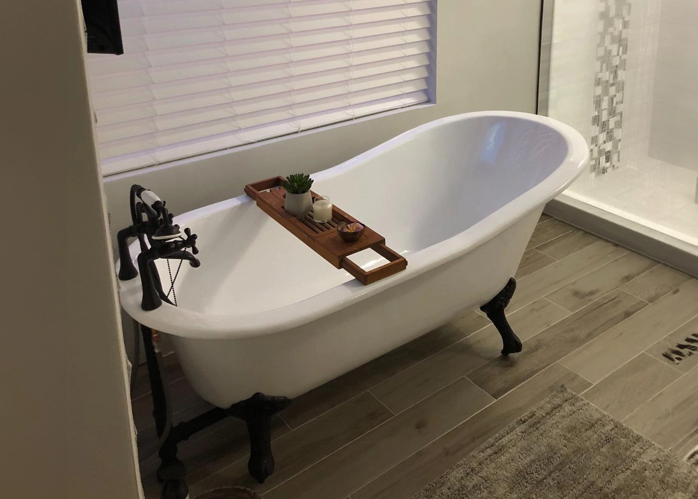 Review of freestanding clawfoot tub from Sheila Carr