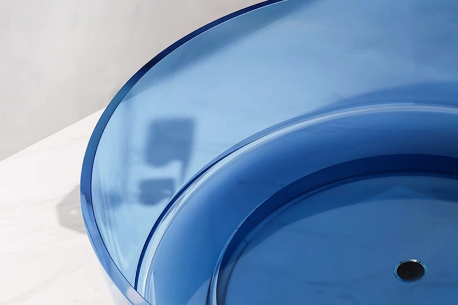 Transparent Blue Round Bathtub - High-quality resin material